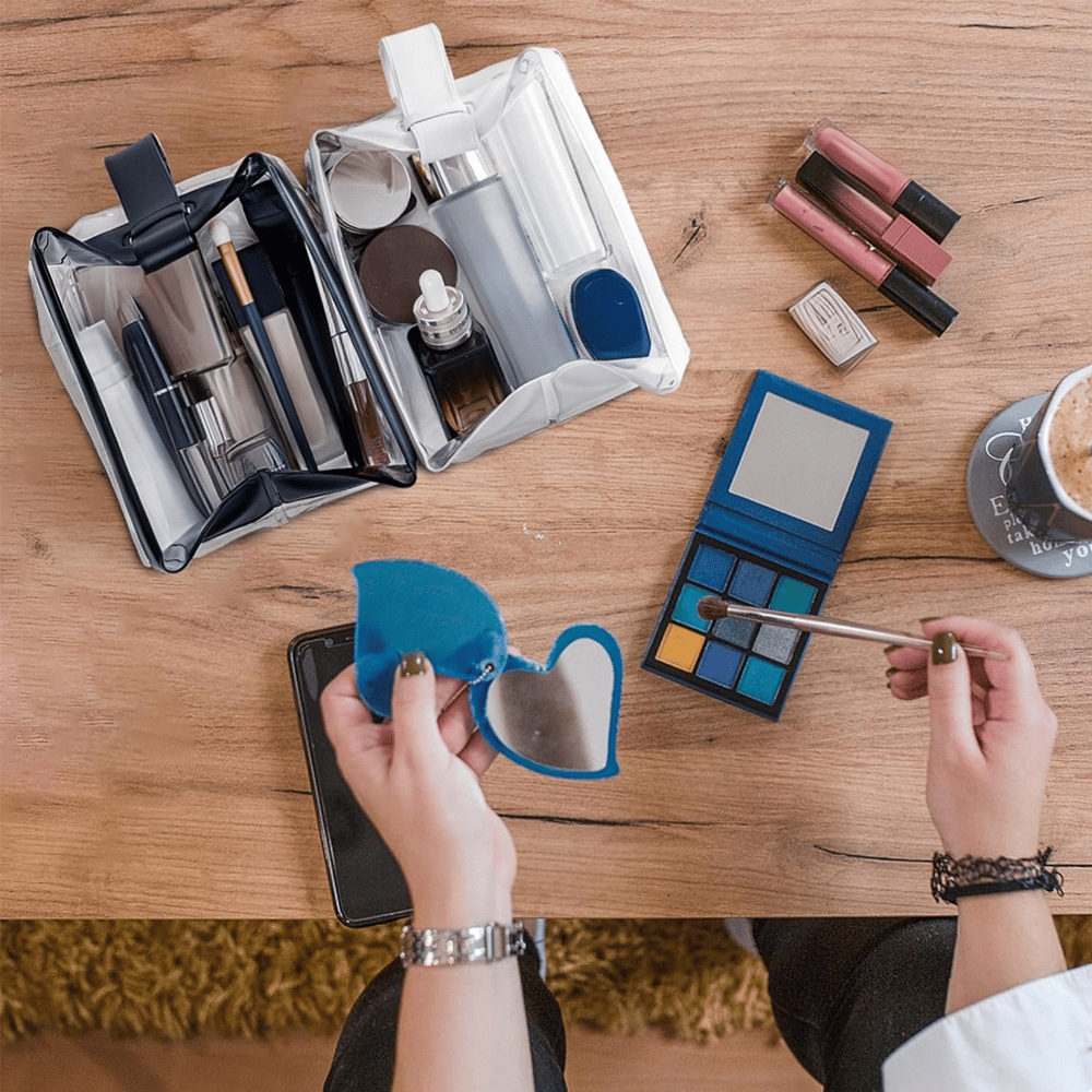 👜 Magnetic Toiletry Bag